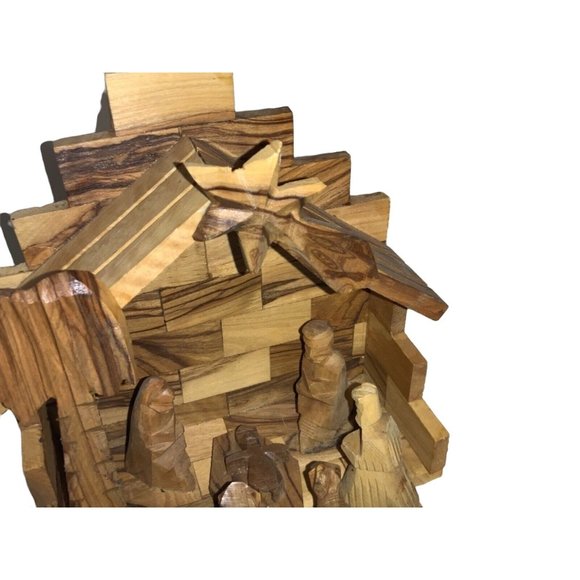 Beautiful Wood Nativity and Stable - Picture 8 of 8